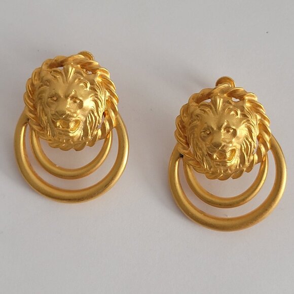 Vintage Goldtone Lion Door Knocker Style Screw-back Earrings - Picture 1 of 10